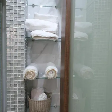 Luxury Fani House Next To Harbor Area With Jacuzzi פאפוס