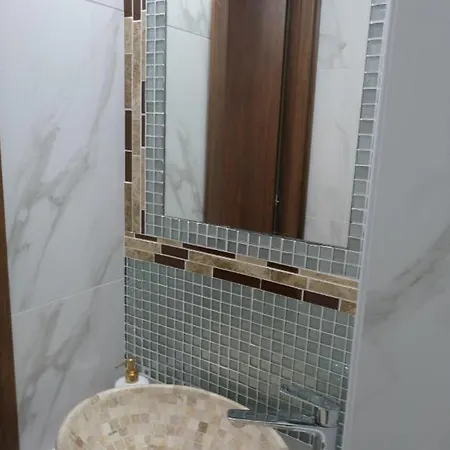 Luxury Fani House Next To Harbor Area With Jacuzzi דירה פאפוס