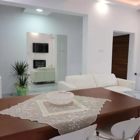 Luxury Fani House Next To Harbor Area With Jacuzzi * פאפוס