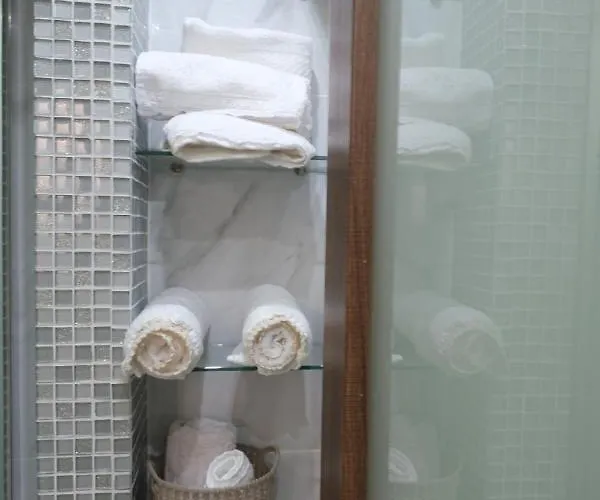 Luxury Fani House Next To Harbor Area With Jacuzzi Pafos